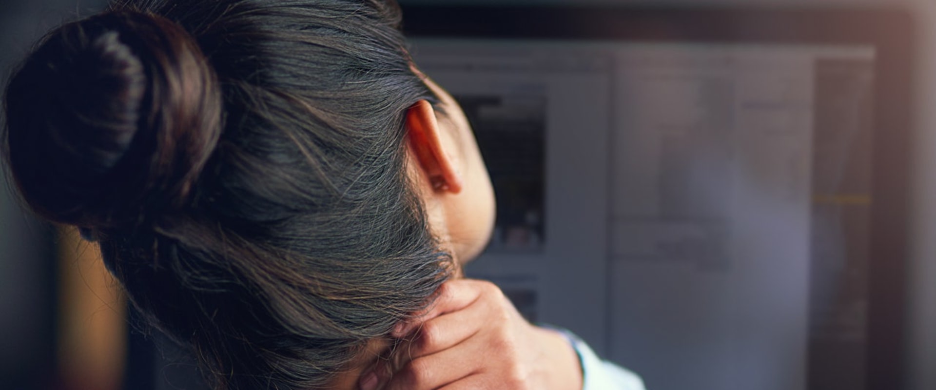 What can make neck pain worse?